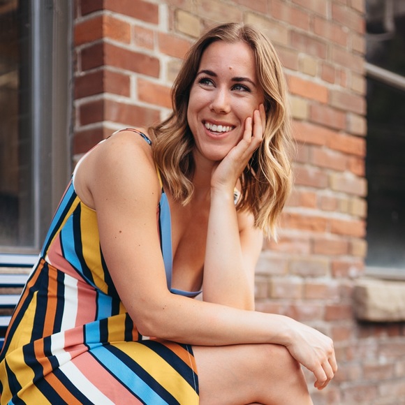 Meet your Posher, Kendra - Picture 2 of 2